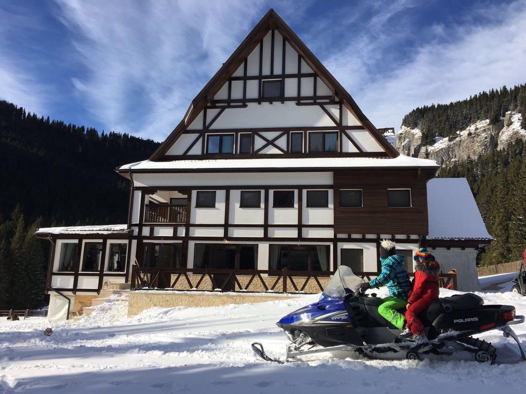 Chalet Alpina Moroeni Extérieur photo